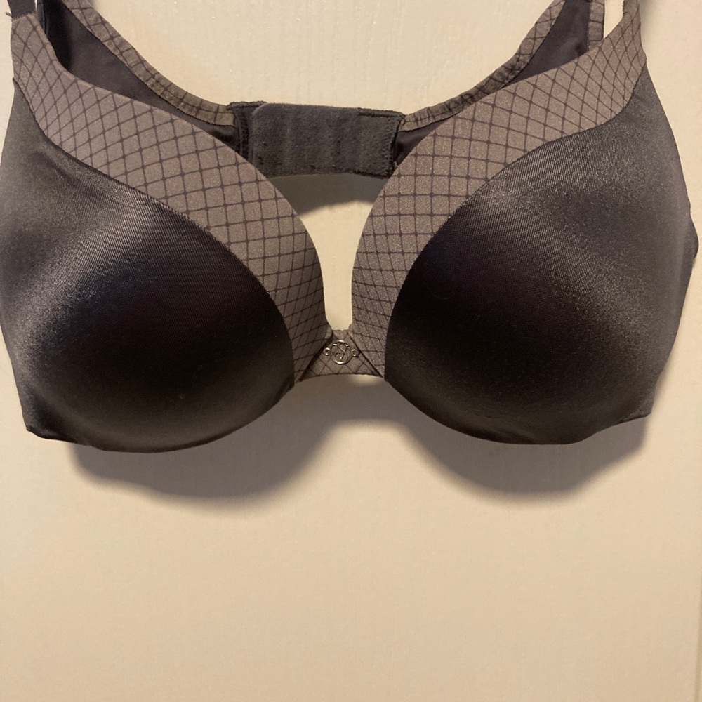 Victoria secret 34B bra